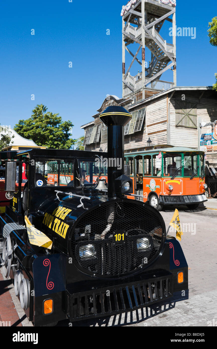 Conch Tour Zug und Old Town Trolley am Mallory Square, Altstadt, Key West, Florida Keys, USA Stockfoto