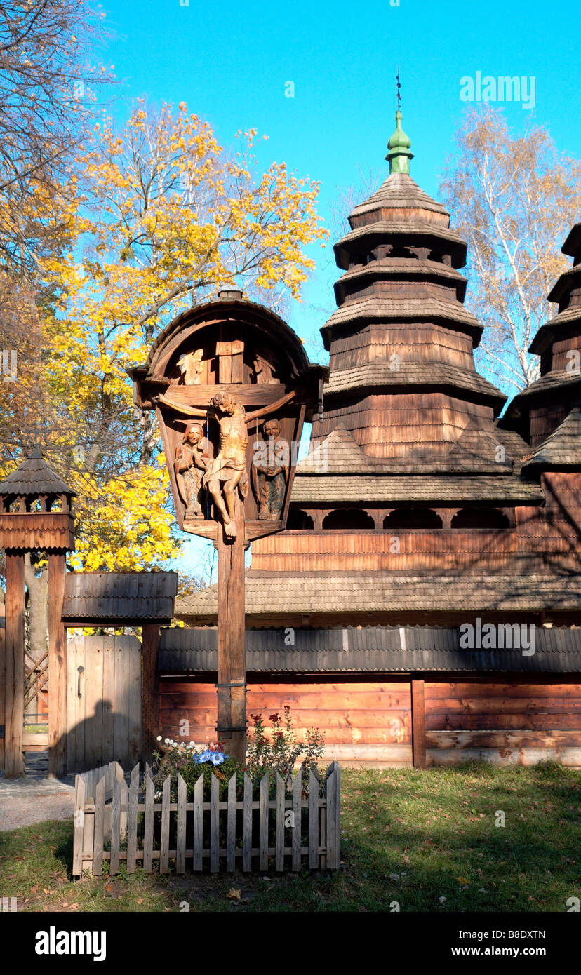 Abbildung vor ukrainischen historischen Holz Landkirche (Lviv, Ukraine) Stockfoto