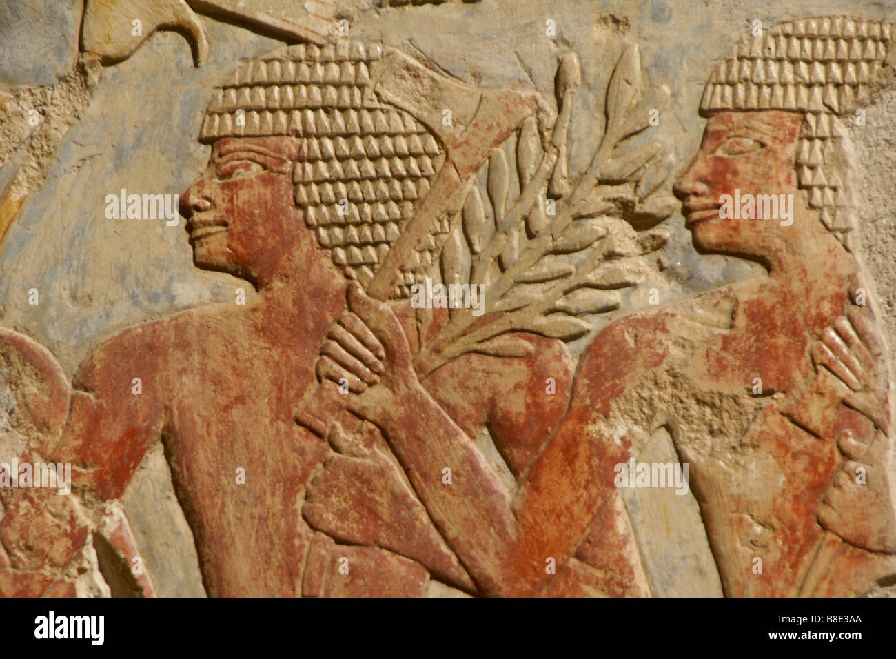 Bemalte Reliefs, Deir al-Bahri, West Bank, Luxor, Ägypten Stockfoto