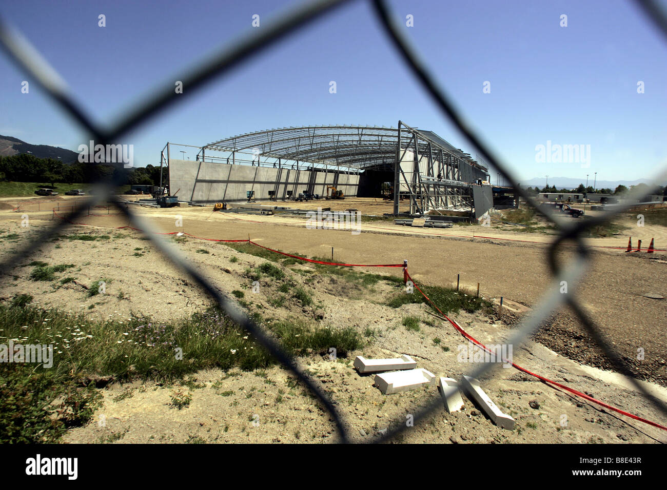 Ansicht der Stadion-Baustelle durch ein Metall Zaun, Nelson New Zealand Stockfoto
