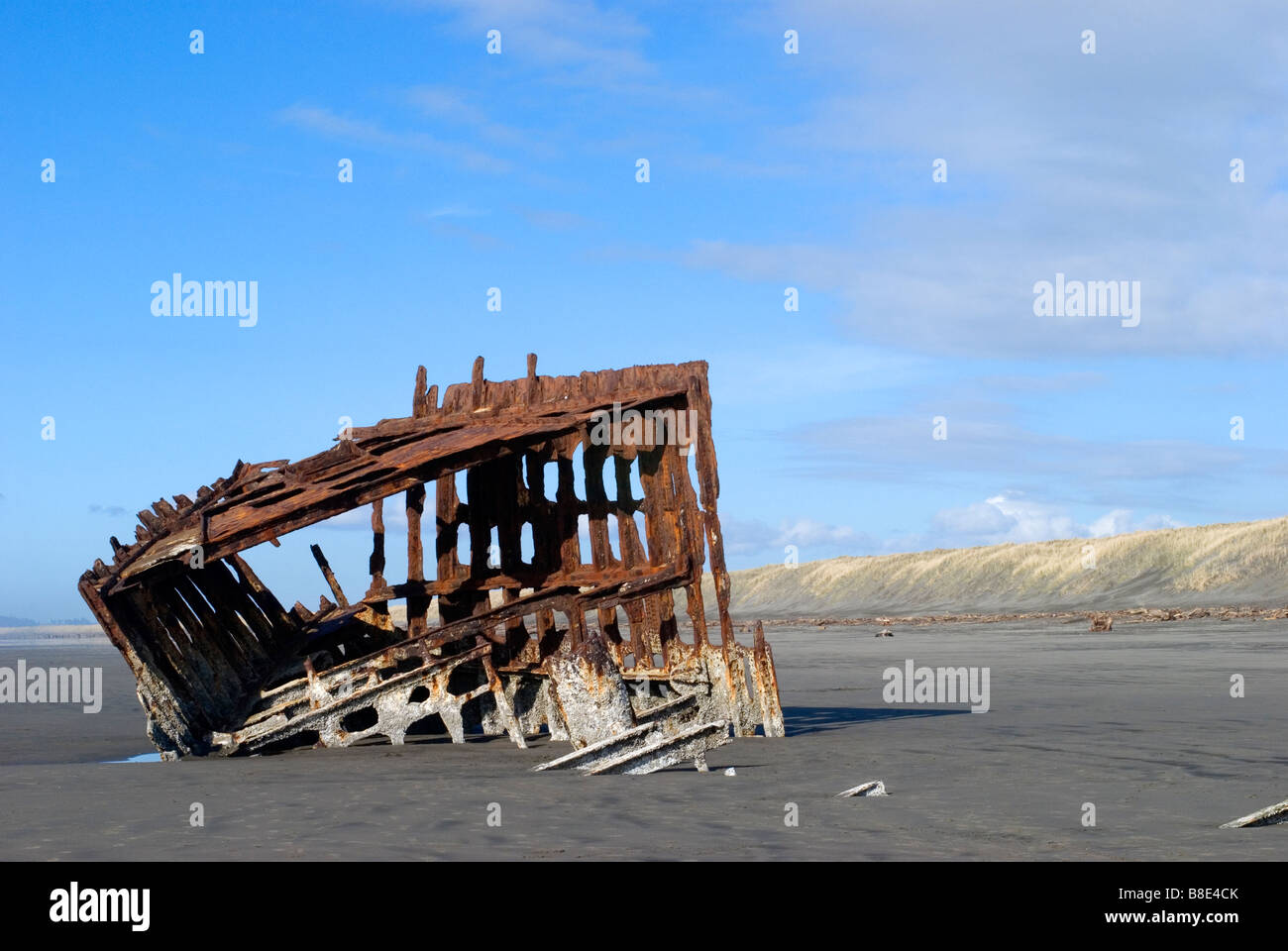 Das Wrack des Schiffes The Peter Iredale in Fort Stevens State Park, Oregon, USA. Strandete 1906. Stockfoto