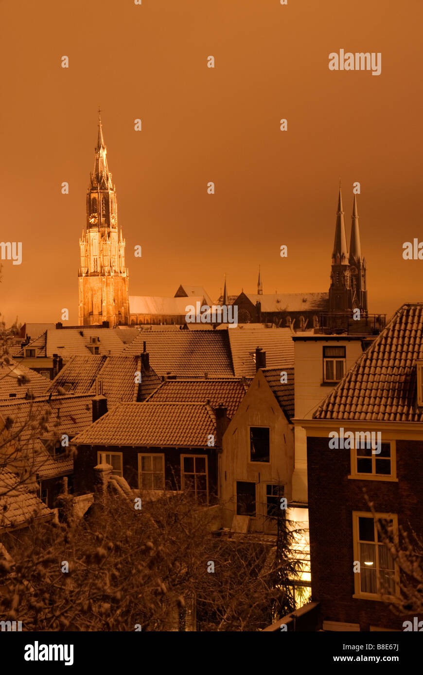 Kirche, Turm und Dom Nieuwe Kerk und Maria van Jessekerk aus Westvest 36c Delft Zuid Holland Niederlande Stockfoto