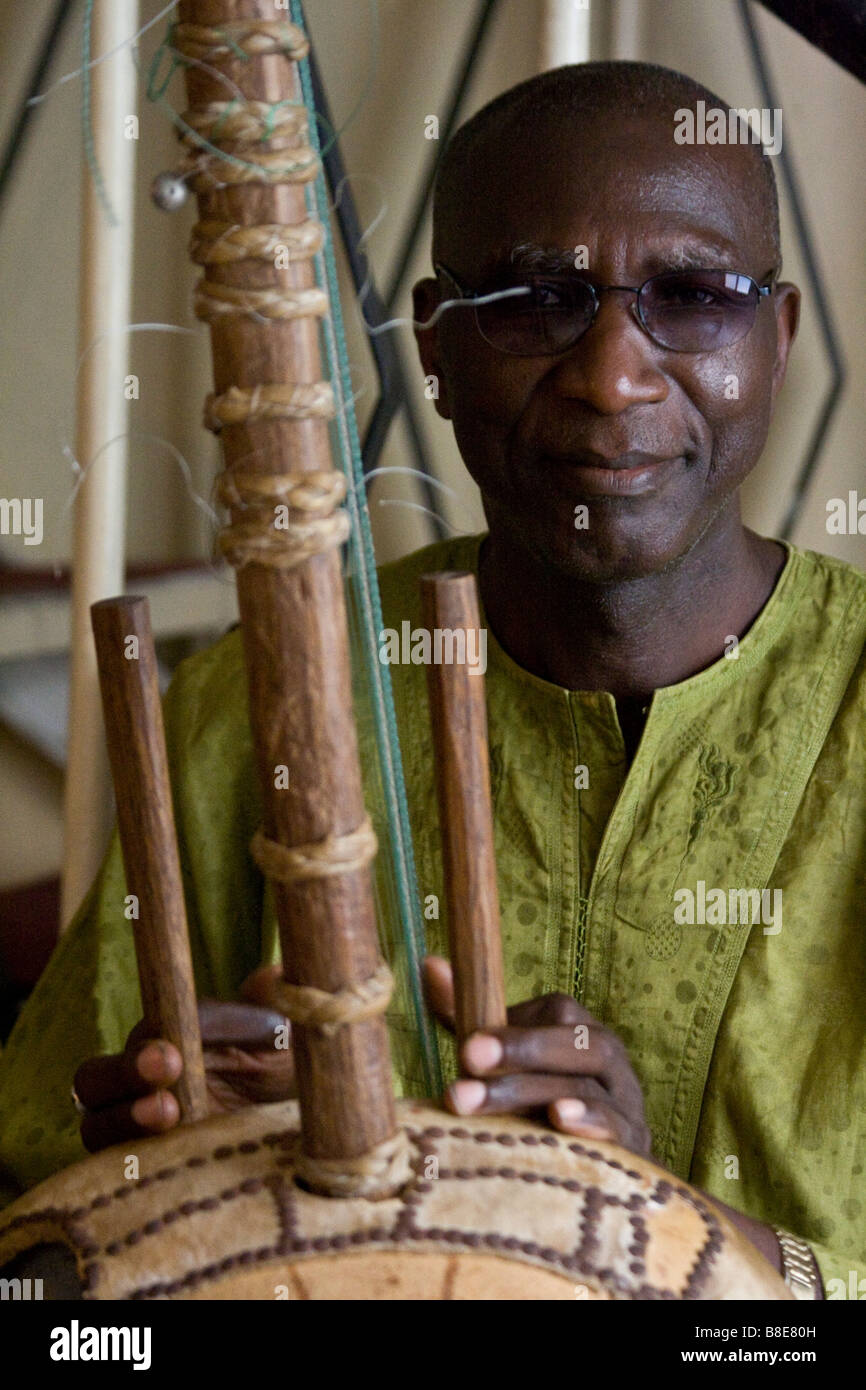 Traditionelle Musik auf Kora in TEUR N Deye Restaurant in Dakar-Senegal Stockfoto