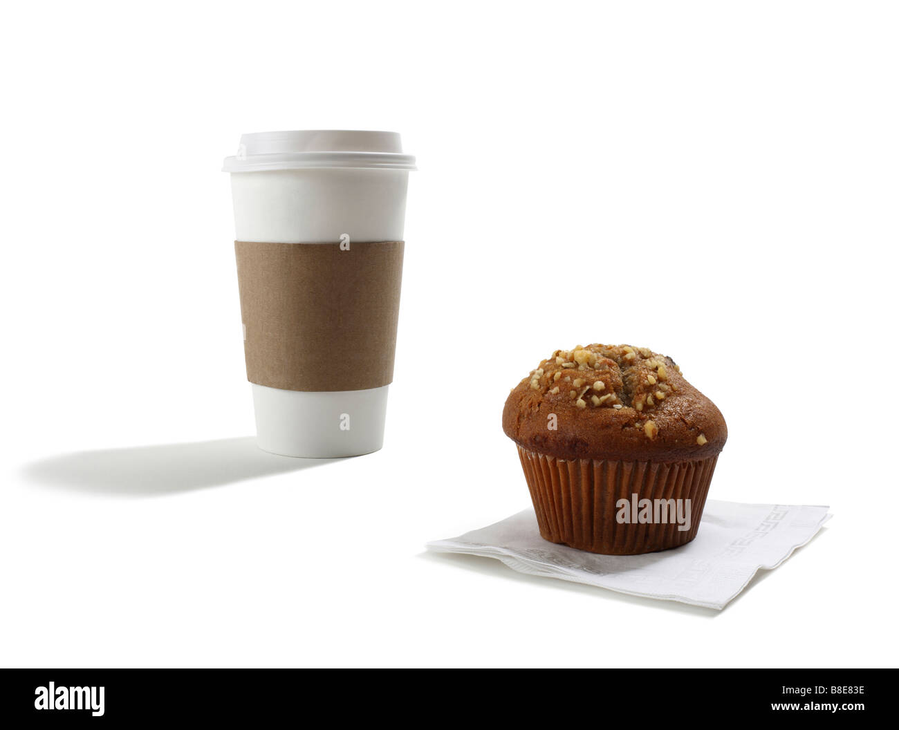 Tasse Kaffee und Muffins herausnehmen Stockfoto