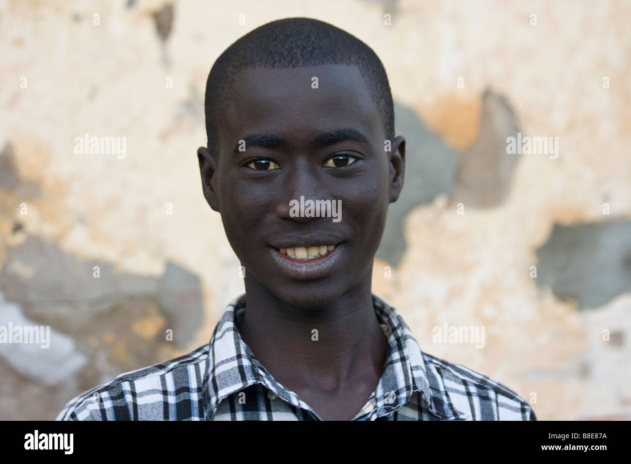 Junger Mann in St-Louis in Senegal Westafrika Stockfoto