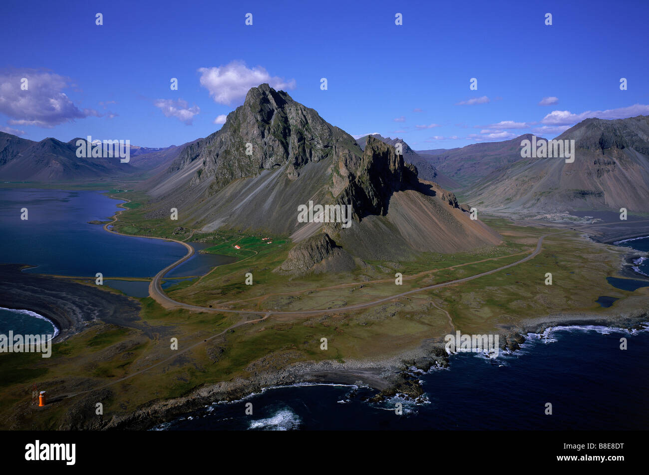Luftaufnahmen von Hornafjördur Fjord und Gebirge, OstIsland