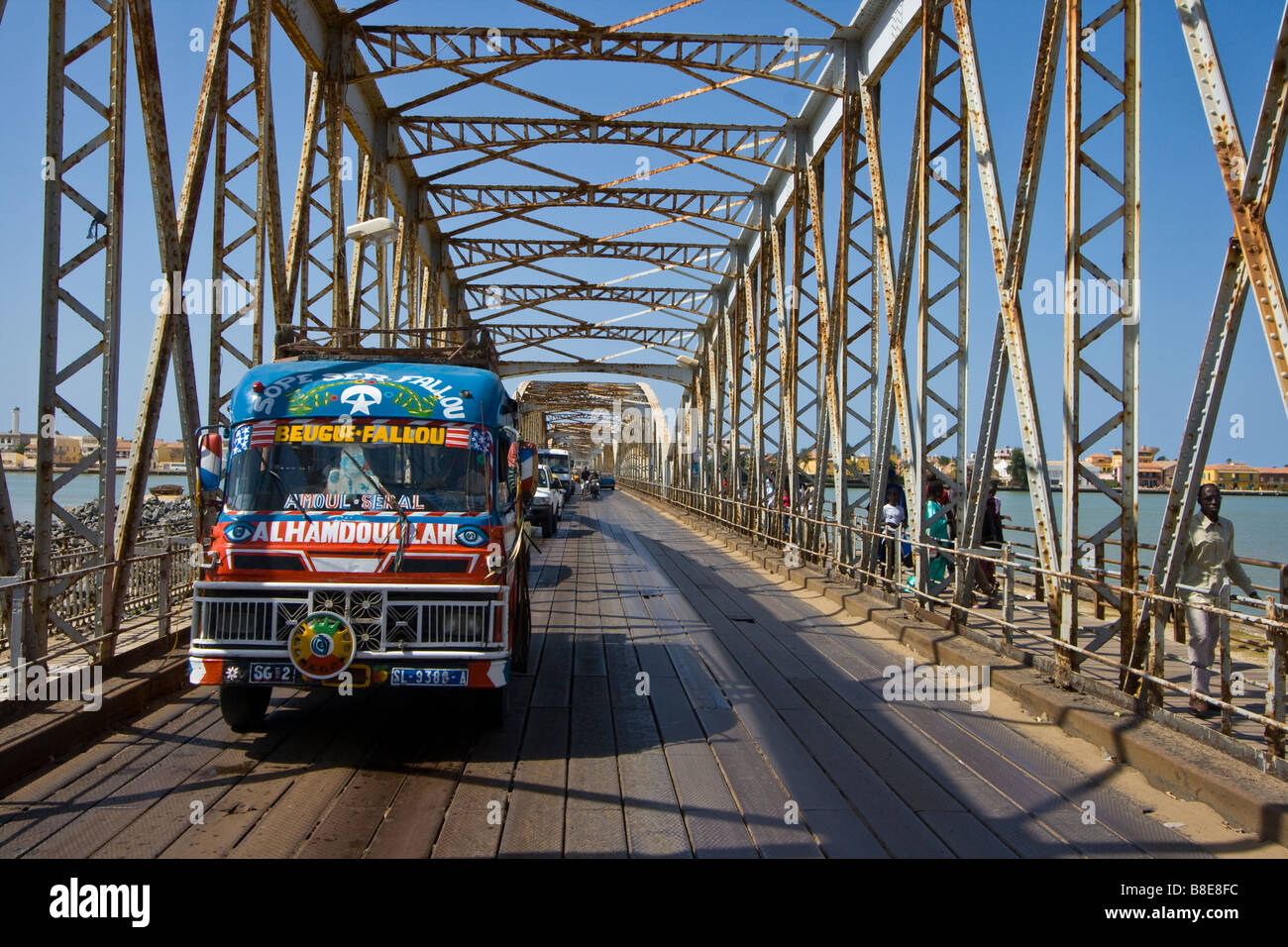 Verkehr auf der Brücke Faidherbe in St-Louis in Senegal Afrika Stockfoto