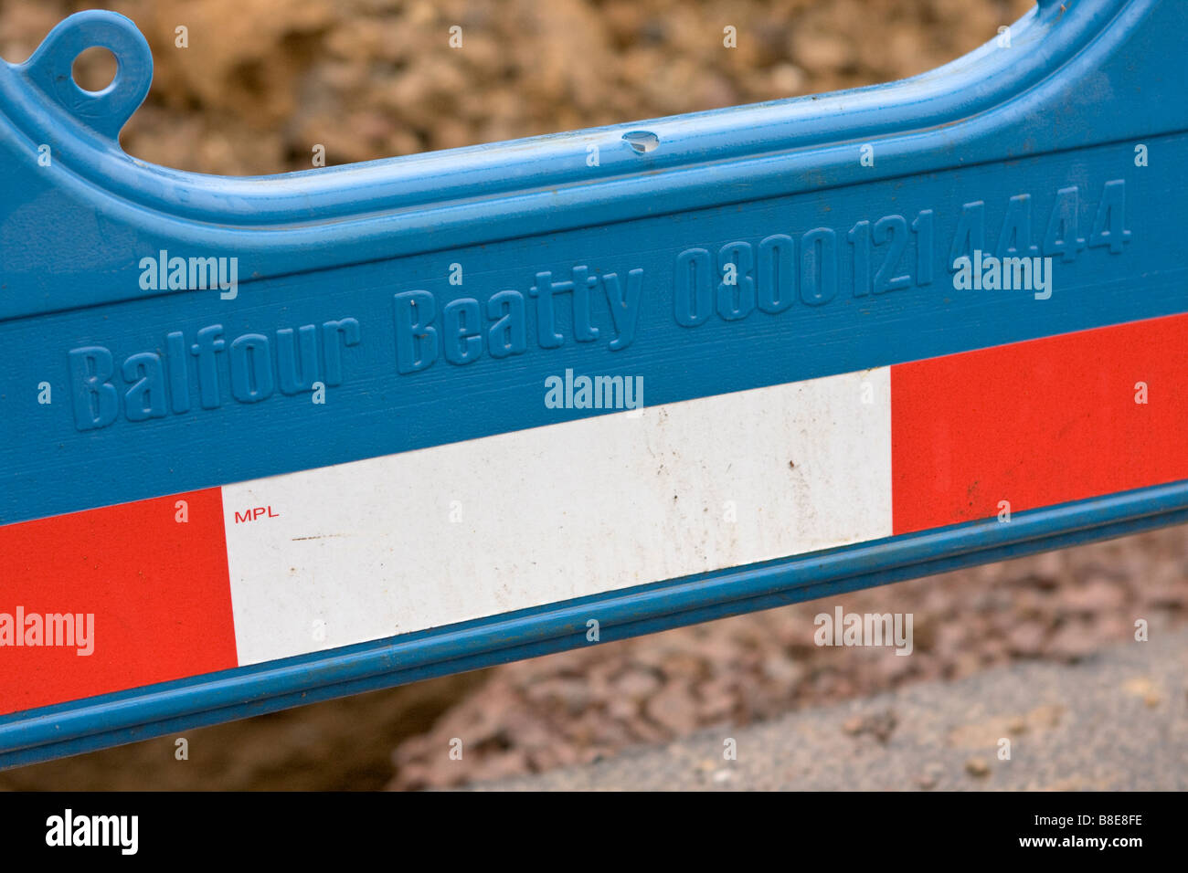 Sicherheitsbarriere Zugehörigkeit zu Balfour Beatty Stockfoto