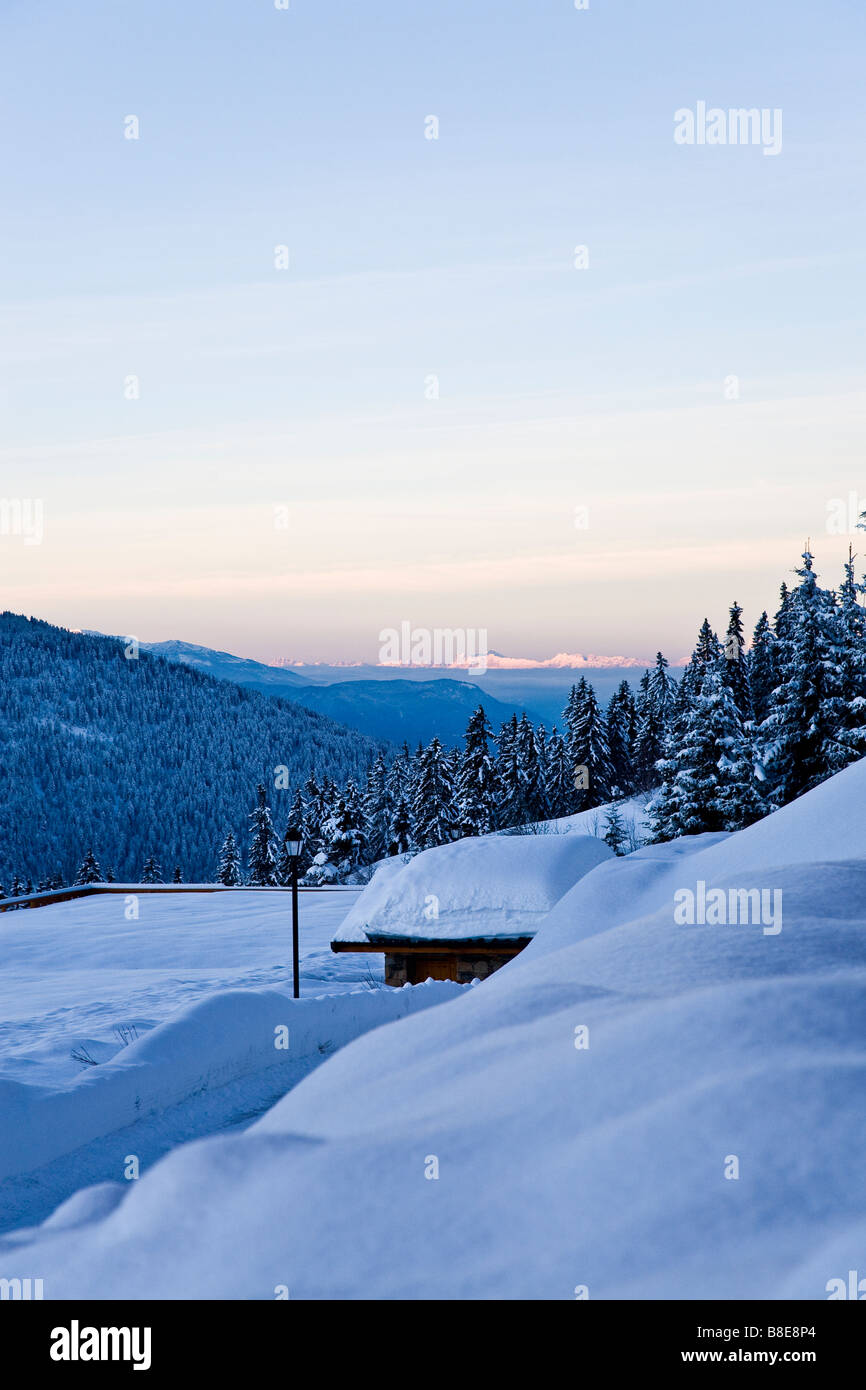 Schnee driftet Französisch Alpes Stockfoto