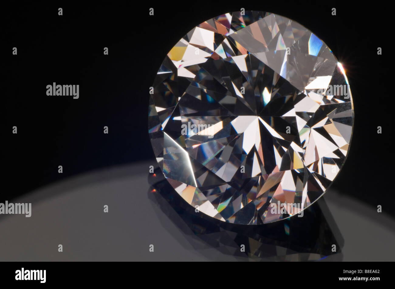 Runde Schnitt Diamant (synthetisch; Cubic Zirkonia) Stockfoto