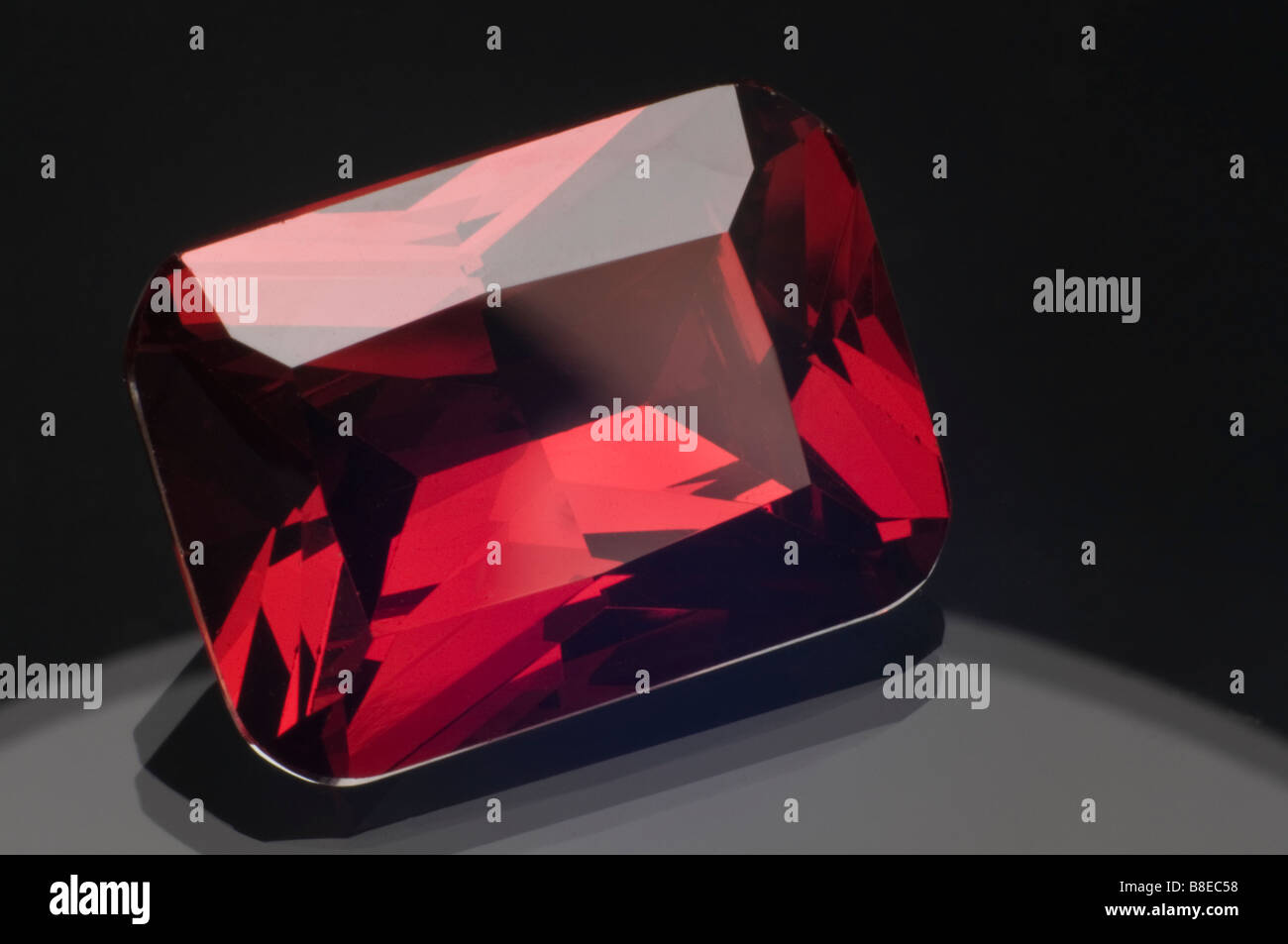 Rubin edelstein -Fotos und -Bildmaterial in hoher Auflösung – Alamy