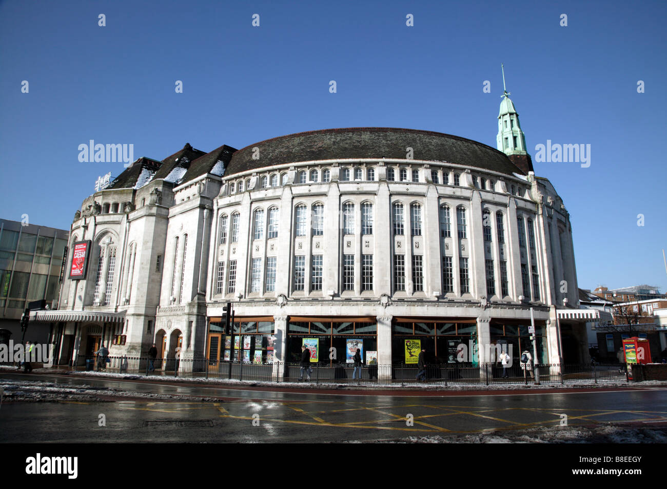 Im Weitwinkel die Broadway Theater, Rushey Green, nstige, an einem sonnigen Wintertag Stockfoto