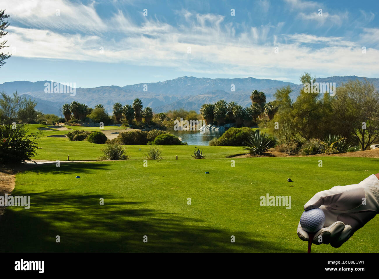 U S Golfplatz, Wüste Weide, Golf Resort, Palm Desert, CA in der Nähe von Palm Springs, grün, Flaggenstock, Fairway, Wasser Stockfoto
