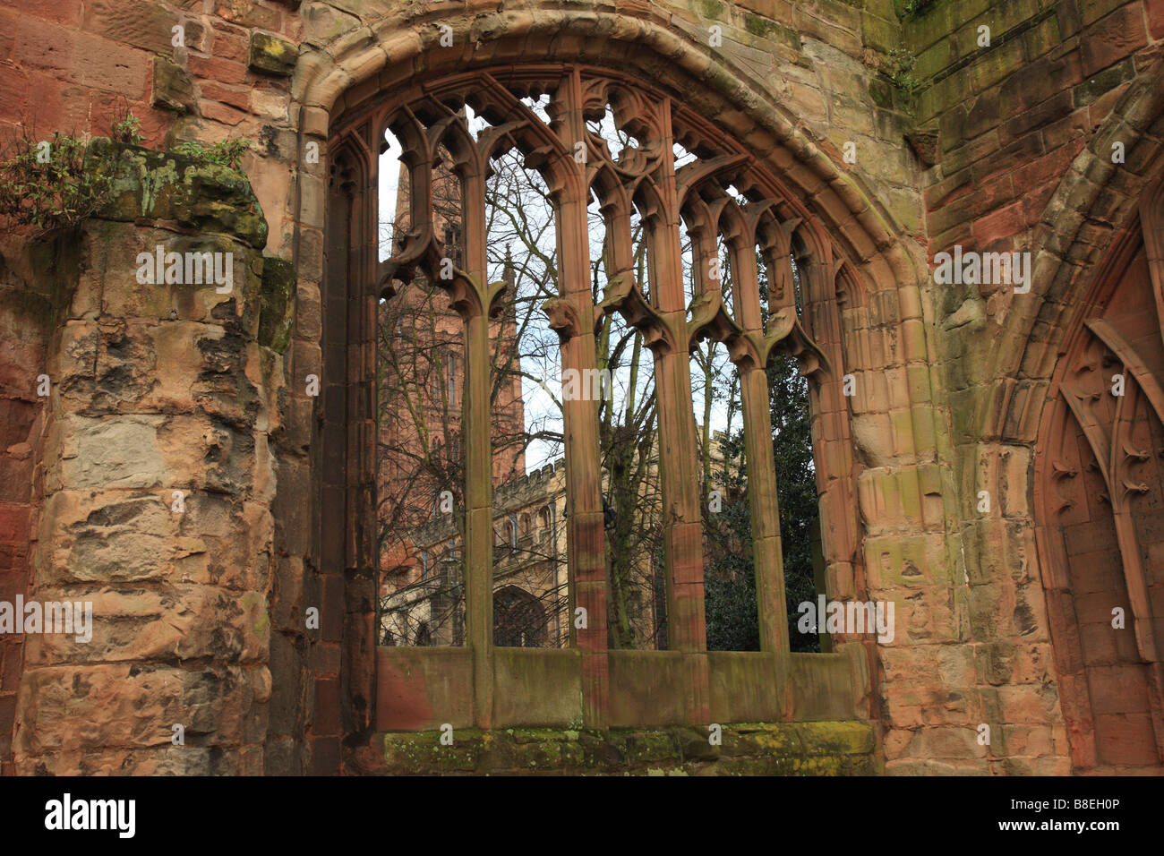 Fenster der alten Kathedrale von Coventry Stockfoto