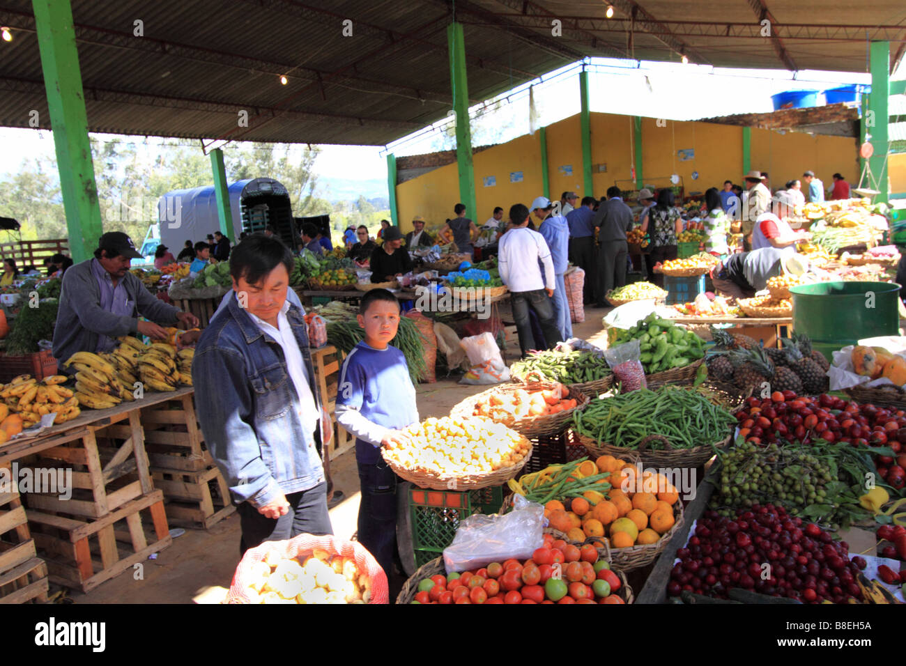 Menschen in einem Markt. Sutamarchan, Boyacá, Kolumbien, Südamerika Stockfoto