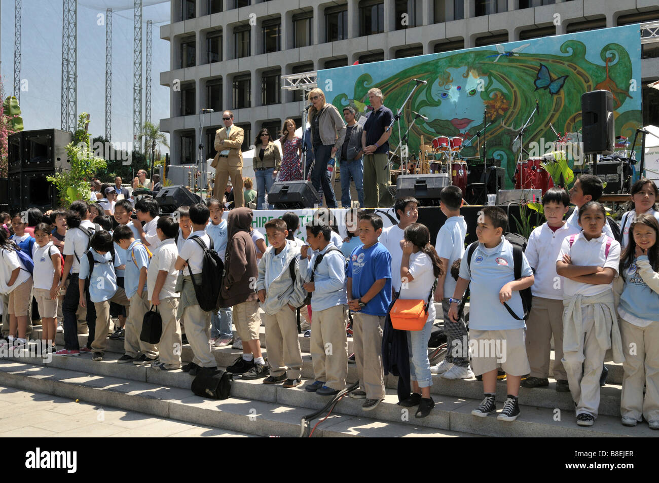 Viele sachkundige Referenten informieren, unterhalten und ermutigt die Besucher zum Earth Day Los Angeles Stockfoto