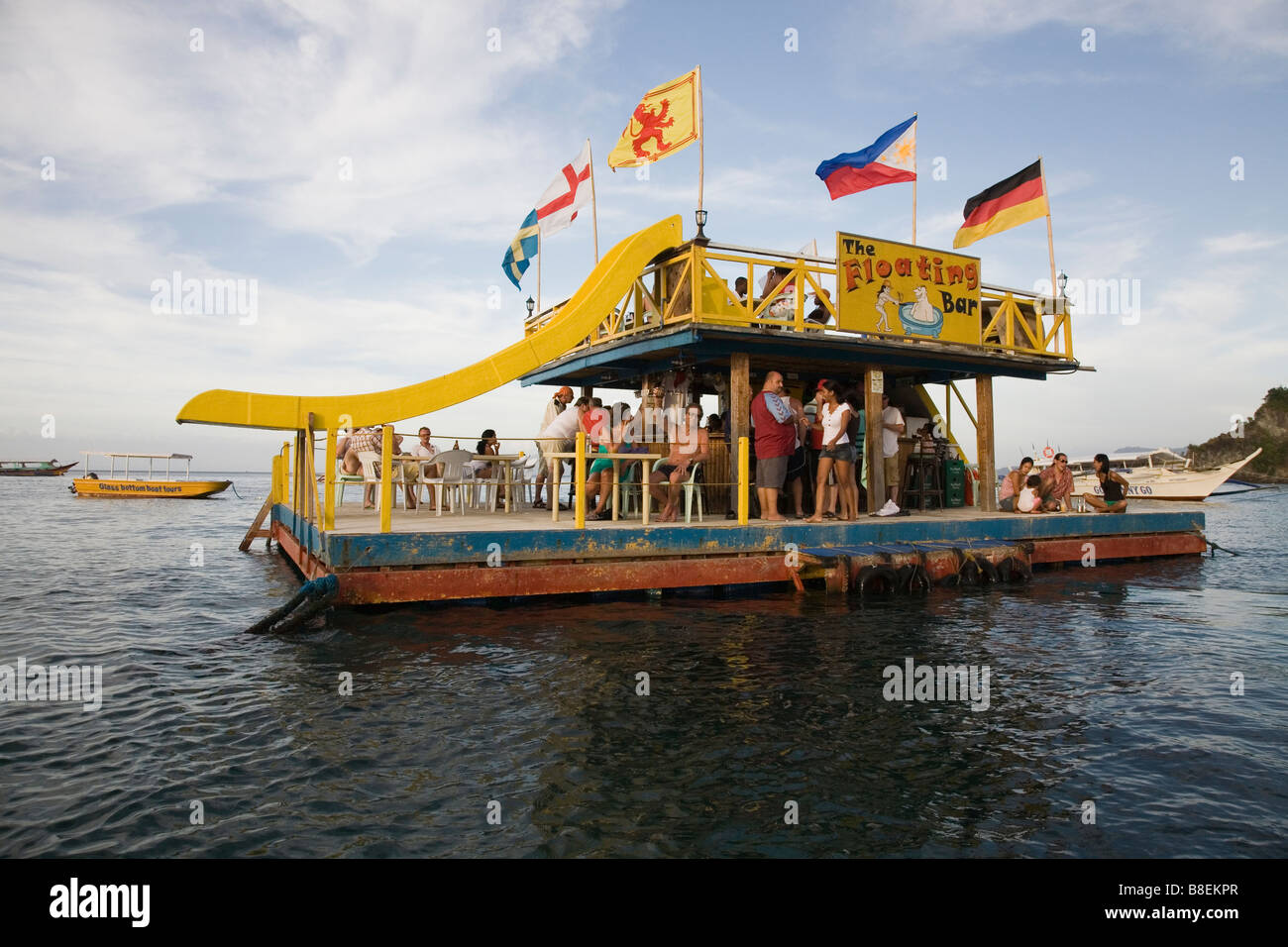 Schwimmende Bar, Sabang, Puerto Galera Stockfoto