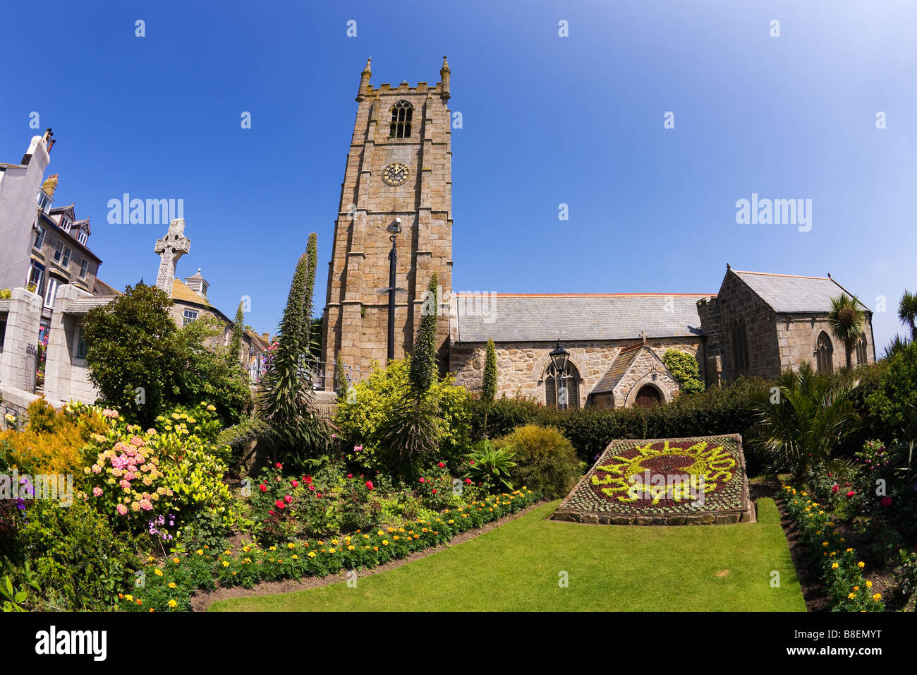 Pfarrkirche Memorial Gärten im Sommer Sonne St Ives Cornwall West Country England UK United Kingdom GB Großbritannien britische ist Stockfoto