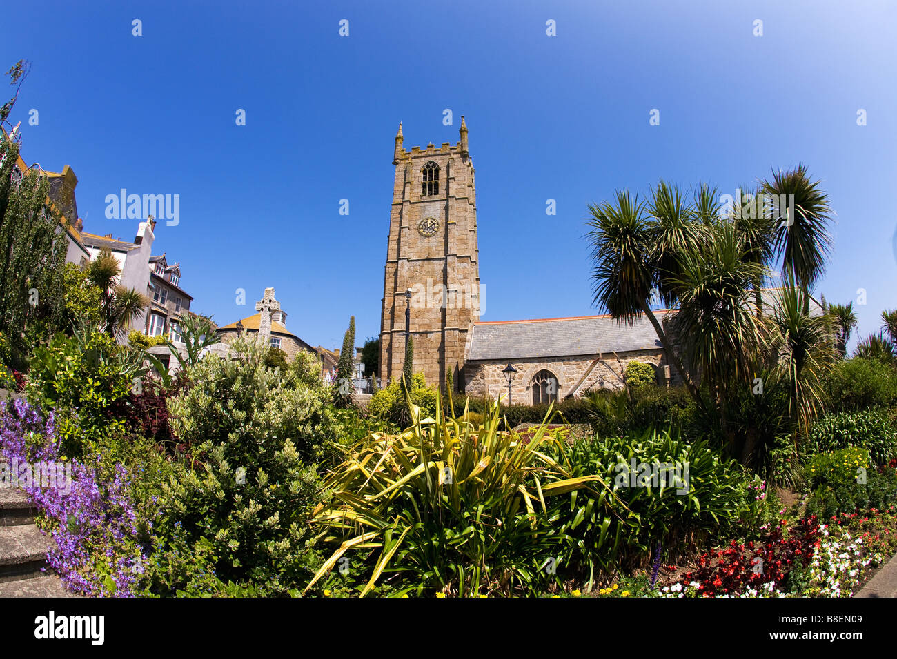 Pfarrkirche Memorial Gärten im Sommer Sonne St Ives Cornwall West Country England UK United Kingdom GB Großbritannien britische ist Stockfoto