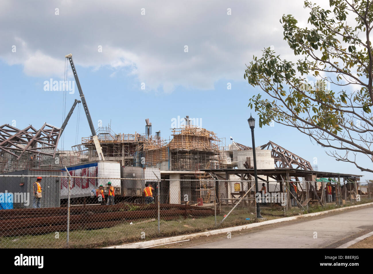 Panama-Brücke des Lebens Biodiversität Museum Baustelle. Amador Causeway, Panama City, Republik von Panama, Mittelamerika. Stockfoto