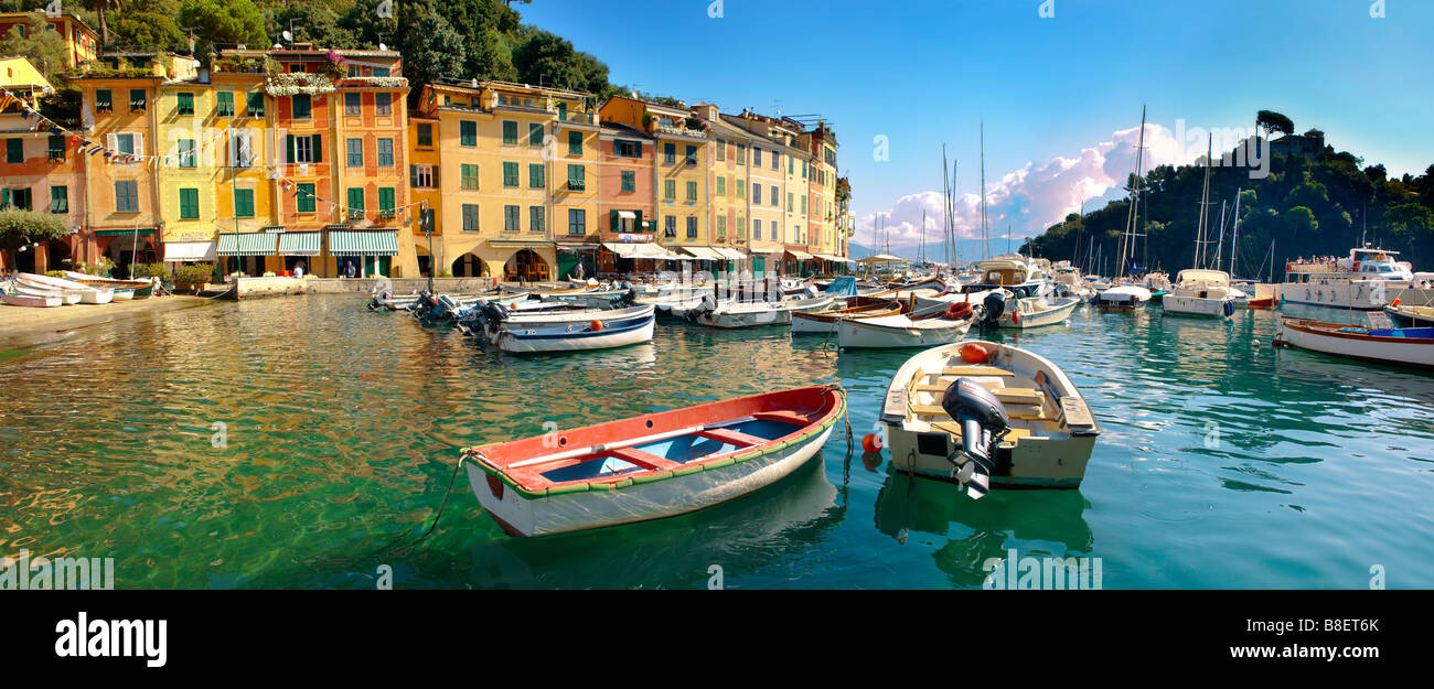 Landschaftlich schöner Blick auf Portofino Fischerdorf und seine traditionellen ligurischen Häuser, Ligurien, Italien Stockfoto