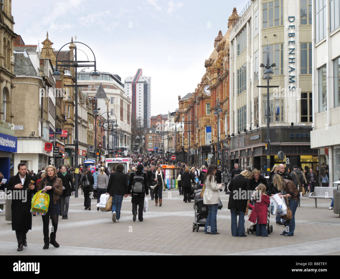 Briggate (der Haupteinkaufsstraße im Zentrum Stadt), Leeds, West Yorkshire, England Stockfoto