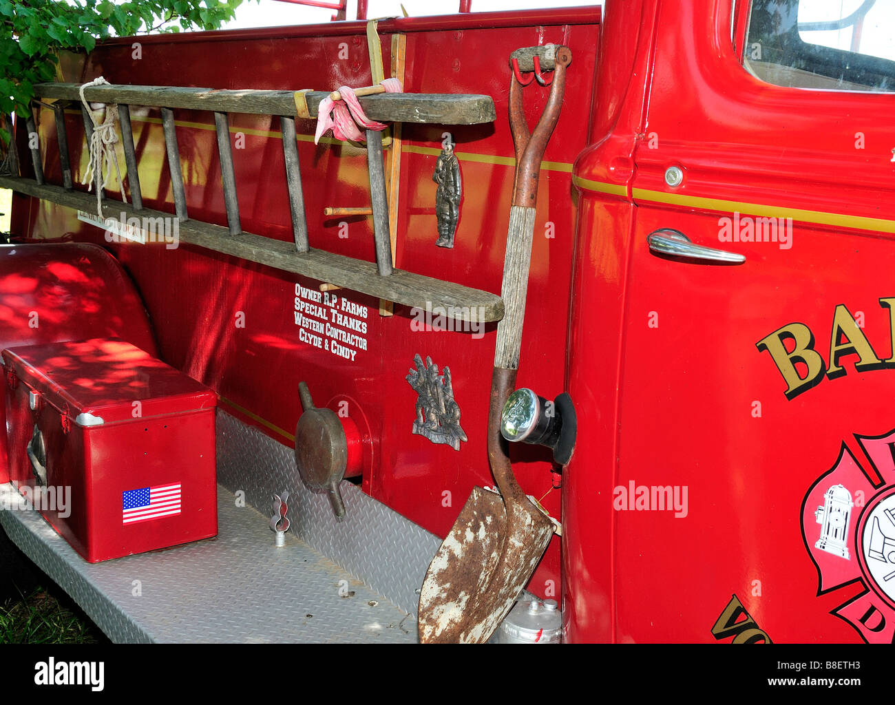 A 1947 Ford antike Feuer Motor. Oklahoma, USA. Stockfoto