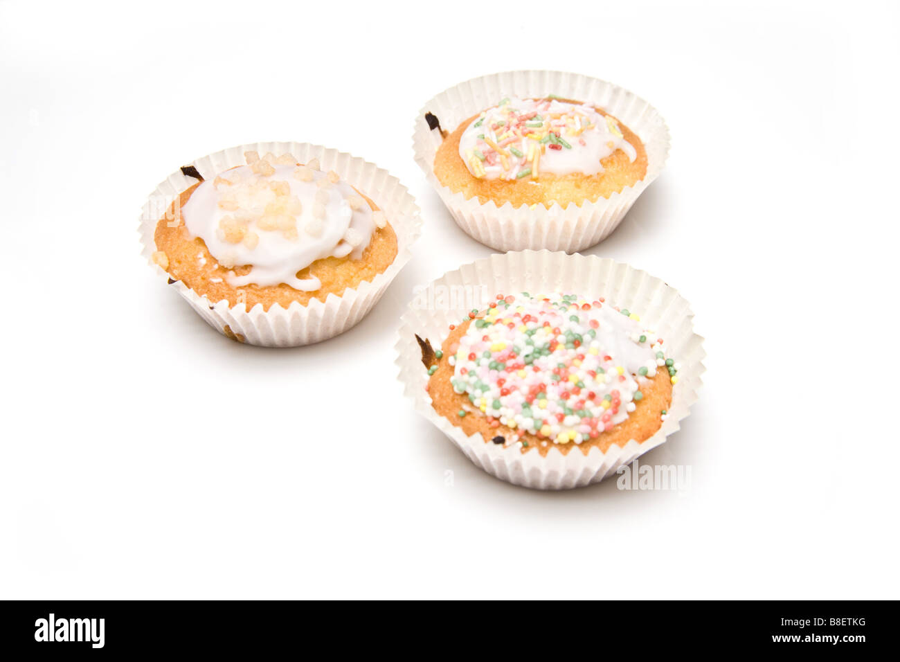Hausgemachte Cupcakes isoliert auf einem weißen Studio-Hintergrund. Stockfoto