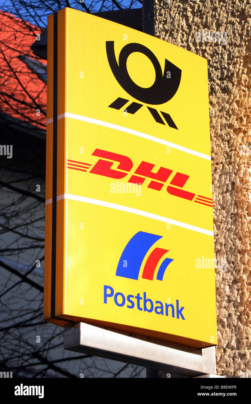Gelbes Schild Der Post Dhl Und Postbank Stockfotografie Alamy