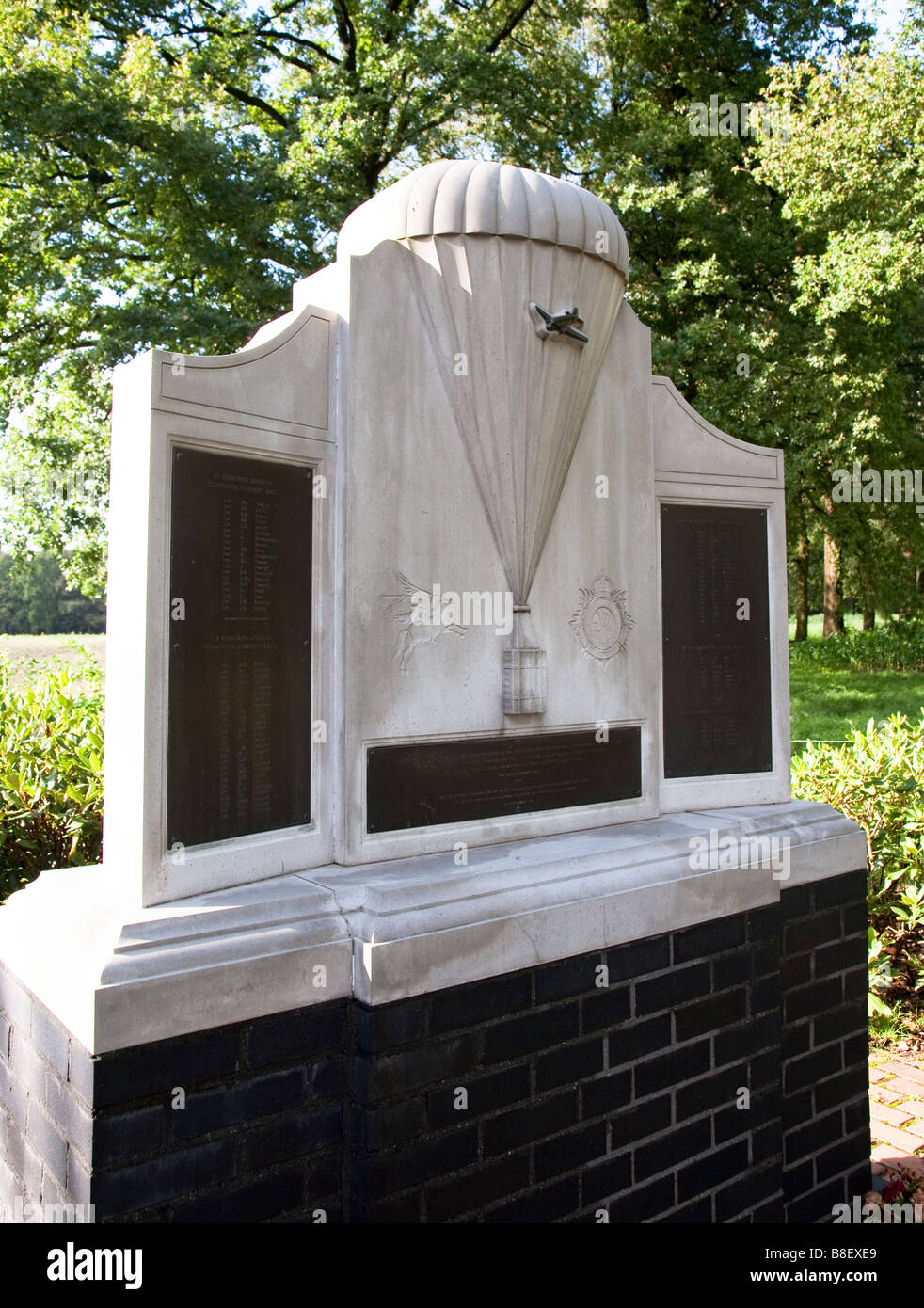 Denkmal für die Soldaten der airborne Division, die in der Nähe von Arnheim Friedhof Niederlande Arnheim verstarb Stockfoto