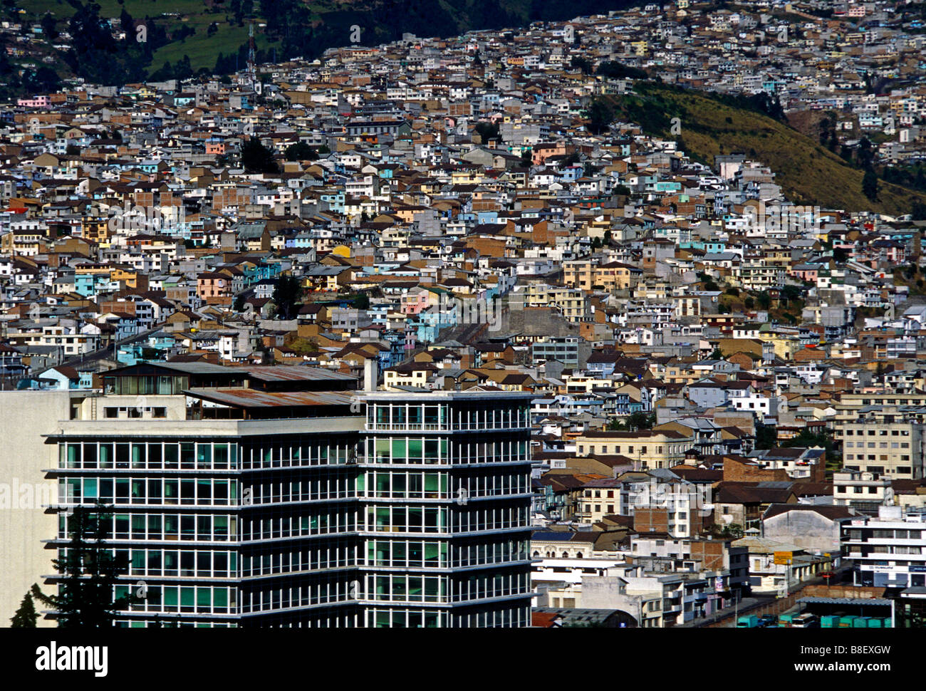 Ansicht von oben Stadtbild der Hauptstadt Quito in der Provinz Pichincha, Ecuador Südamerika Stockfoto