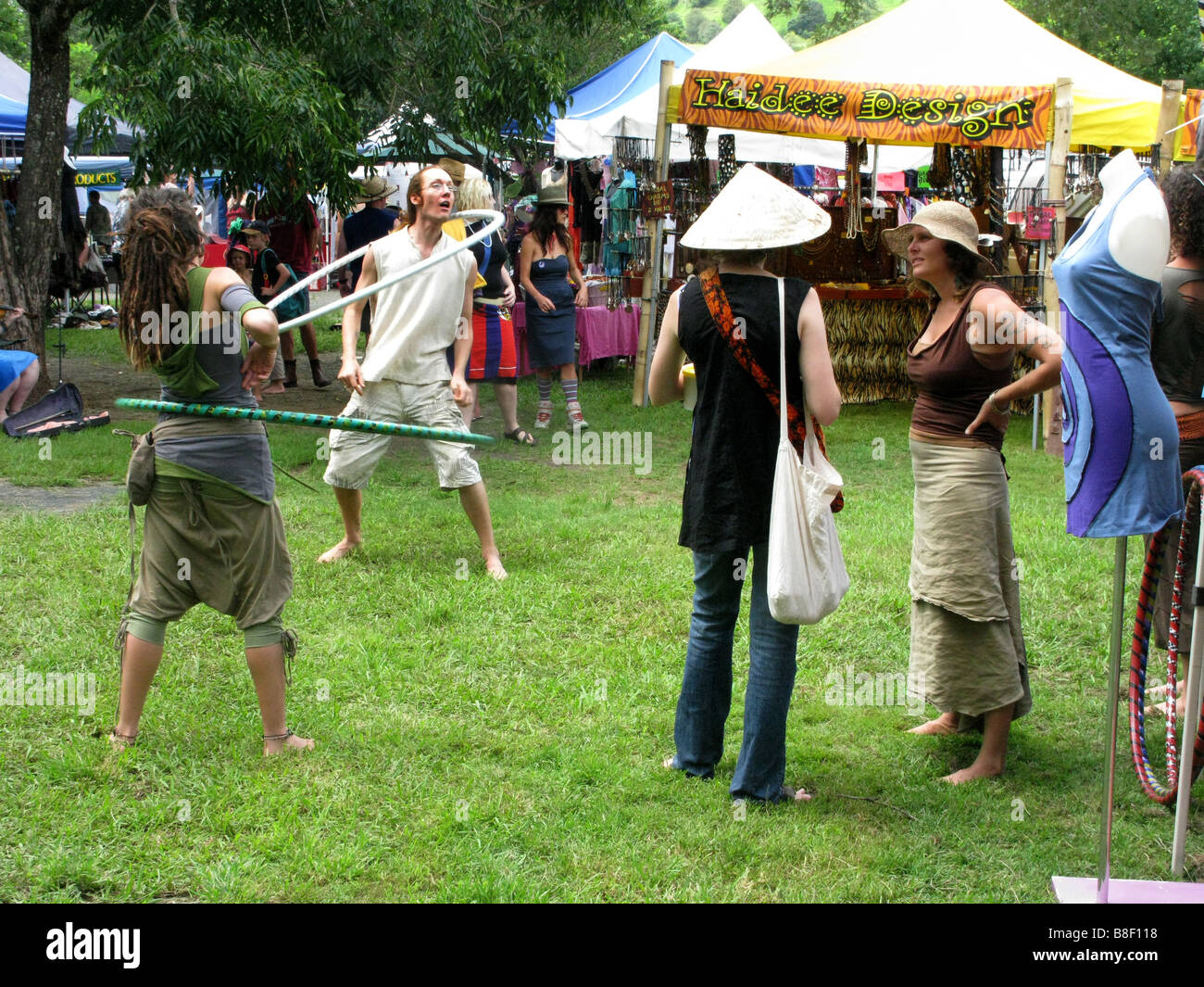 Hula Hoops in The Channon Markets in der Nähe von Byron Bay Australien Stockfoto