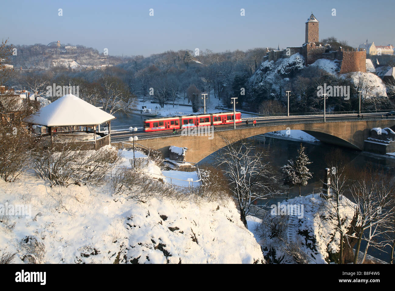 Burg Giebichenstein im Winter in Halle (Saale), Deutschland; Europa; Burg Giebichenstein in Halle (Saale) Stockfoto