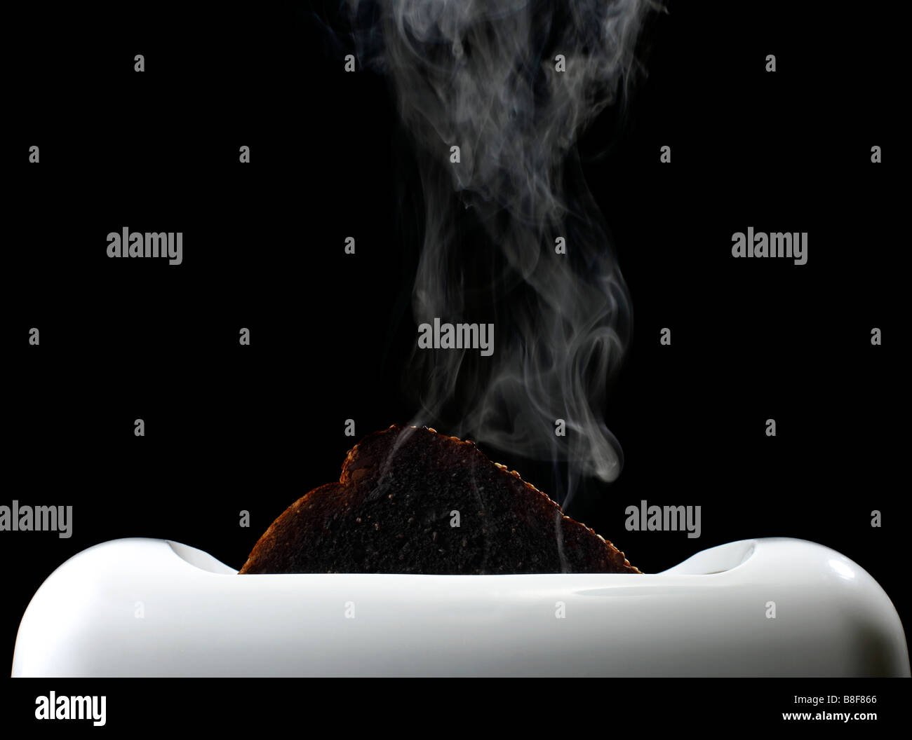 Rauchen im Toaster Toast verbrannt Stockfoto