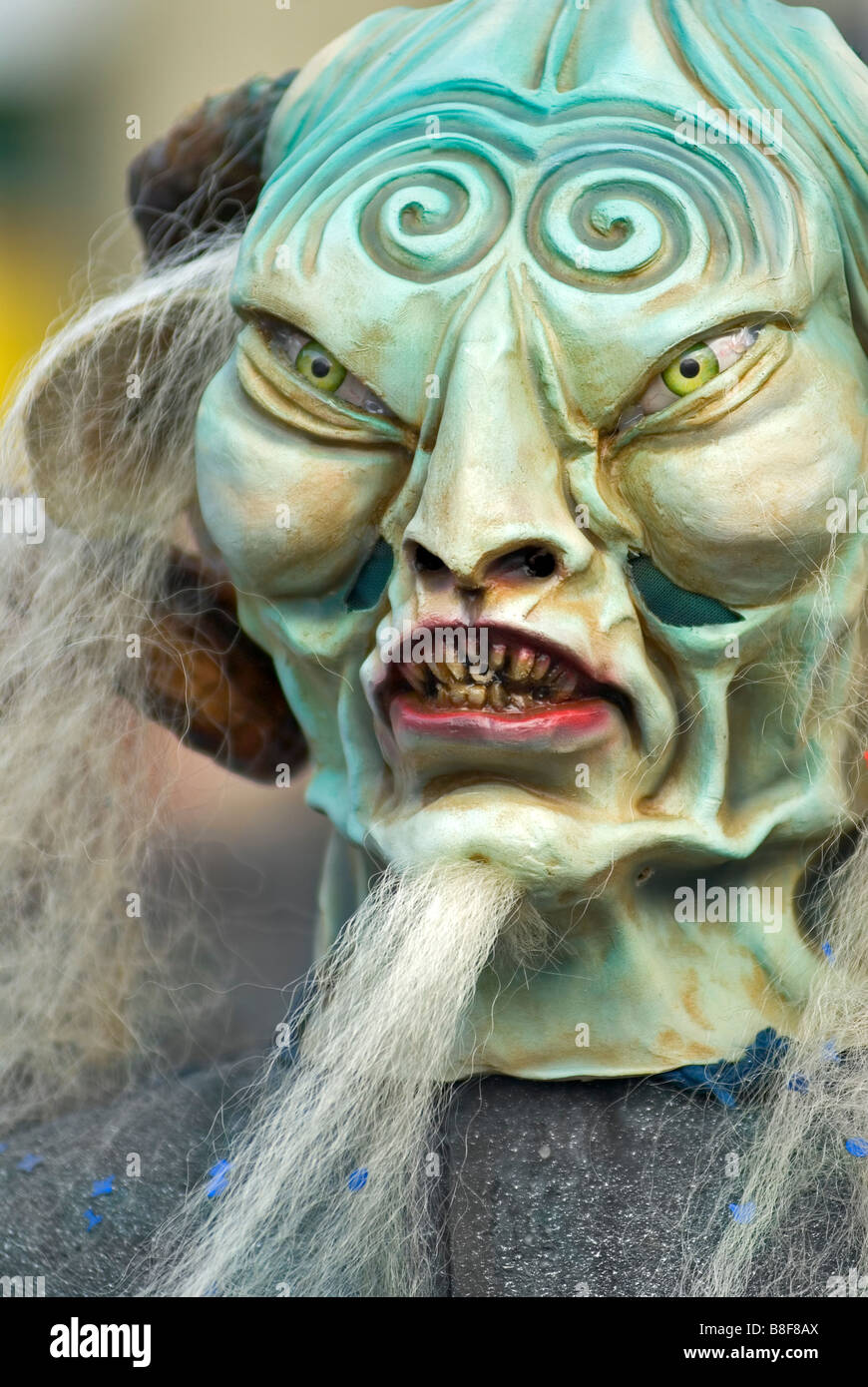 Unheimlich und geheimnisvoll Karnevalskostüm während der Fasnacht in Luzern, Schweiz Stockfoto