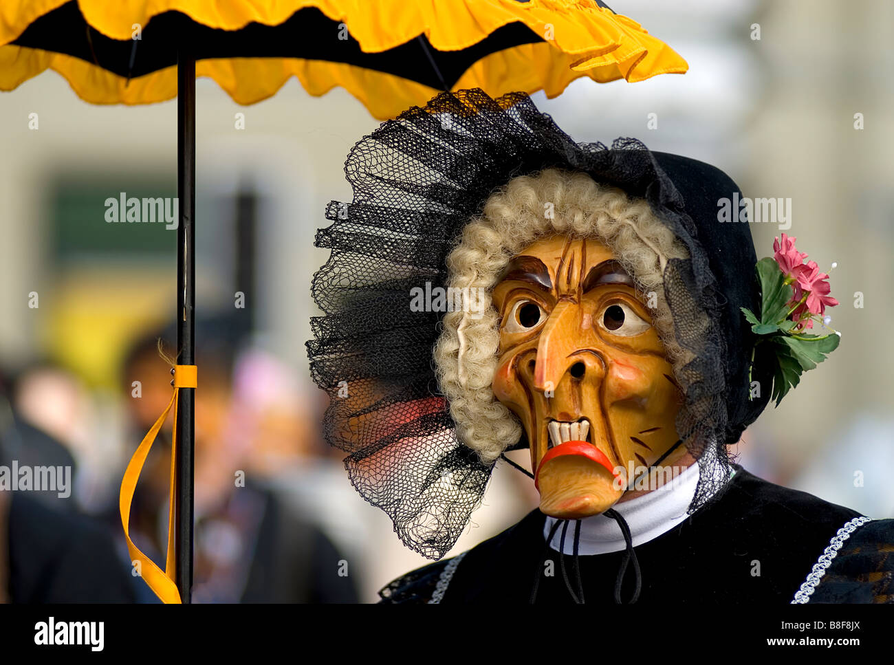 Bild einer lustigen Karneval Maske während der Fasnacht in Luzern Schweiz Stockfoto