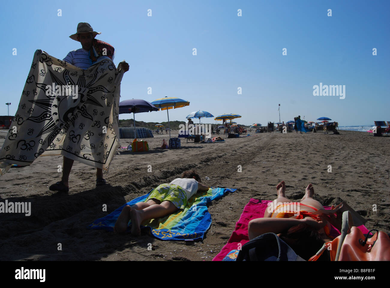 Verkäufer außerhalb Europas in einem Strand Stockfoto