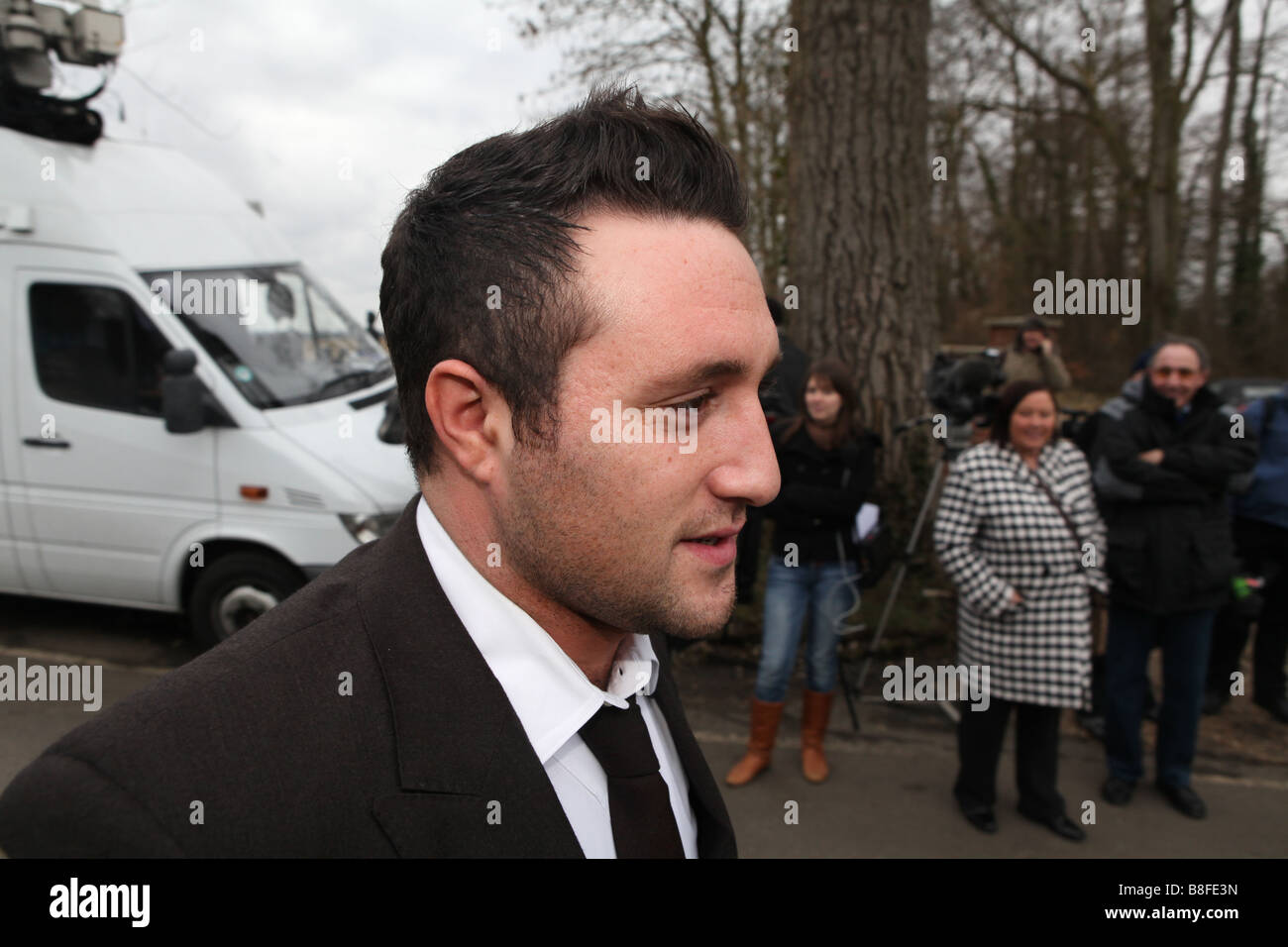 Anthony Costa ex-Bandmitglied der Knabe in blau kommt bei jade goody's Hochzeit mit Buchse tweedy in tiefen Hall Landhotel, Hatfield heath Stockfoto