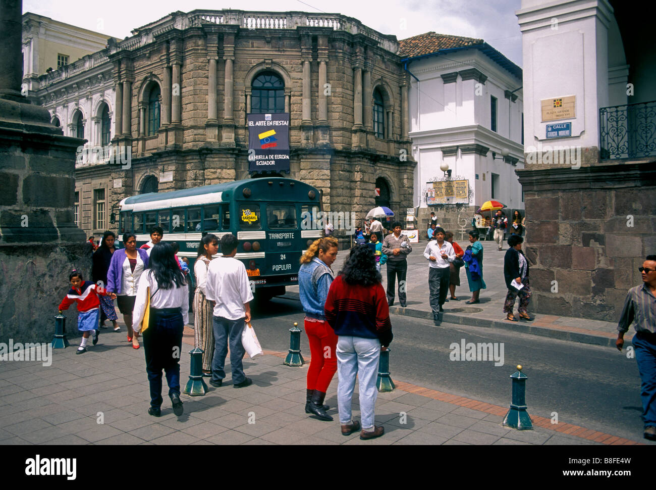 Ecuadorans, ecuadorianischen Volk, Downtown, Calle Garcia Moreno, der Plaza de la Independencia, Quito, Provinz Pichincha, Ecuador, Südamerika Stockfoto