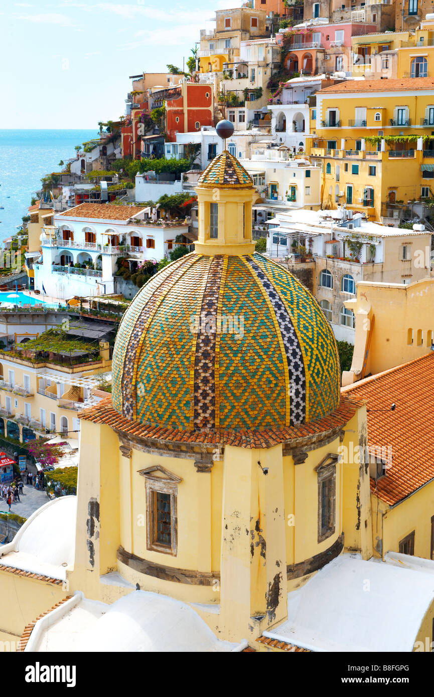 Malerischer Blick auf Dom und Positano Positano cliff Häuser, Amalfiküste, Italien Stockfoto