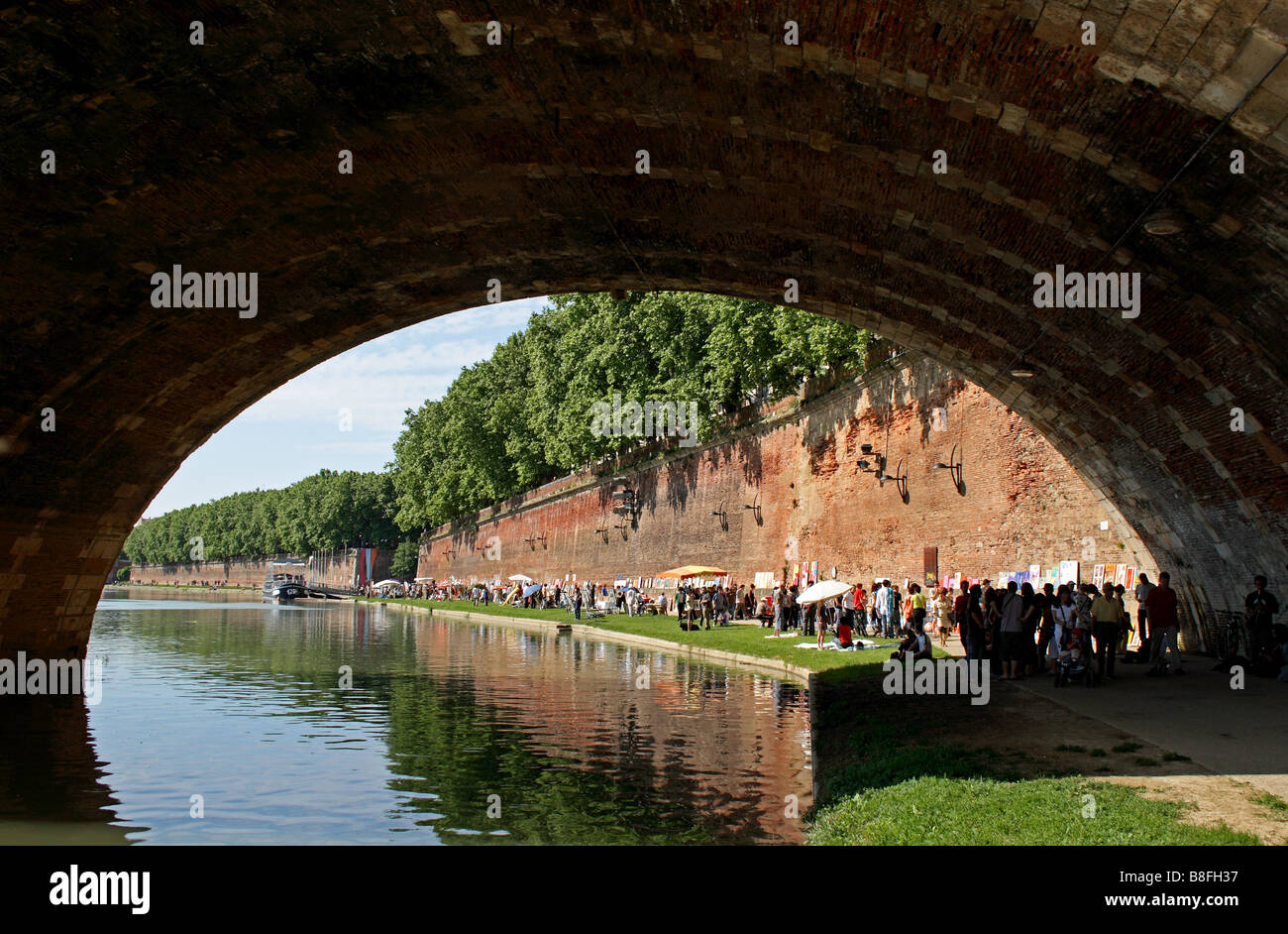 Die Ausstellung zeitgenössischer Kunst und Markt, La Garonne aussetzen, an den Ufern des Flusses Garonne in Toulouse statt. Stockfoto