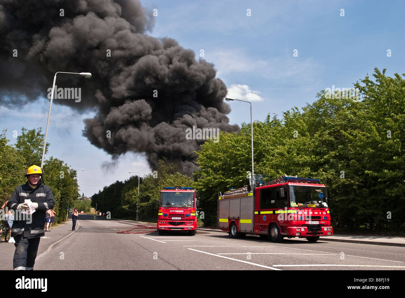 Brand in einem Lkw-Depot awsworth nottinghamshire England in der Nähe von Ikea und J26 der M1 Autobahn Stockfoto