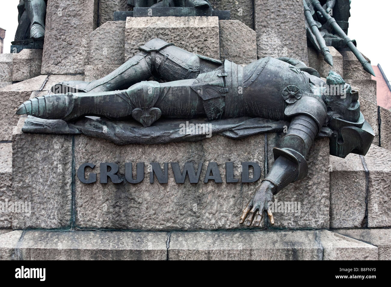 Basis der Grunwald-Denkmal zeigt den gefallenen Ulrich von Jungingen. Krakau, Polen Stockfoto