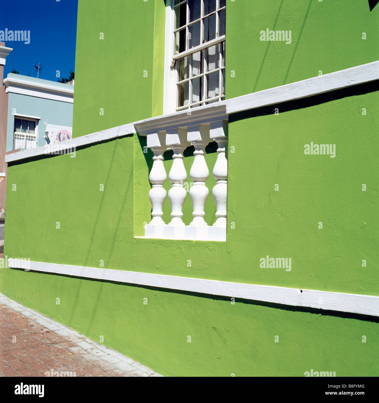 Bunte Gehäuse in Bo Kaap in Kapstadt in Südafrika in Afrika südlich der Sahara. Farbe Farbe Haus lebendige Häuser Architektur Gebäude bokaap Reisen Stockfoto