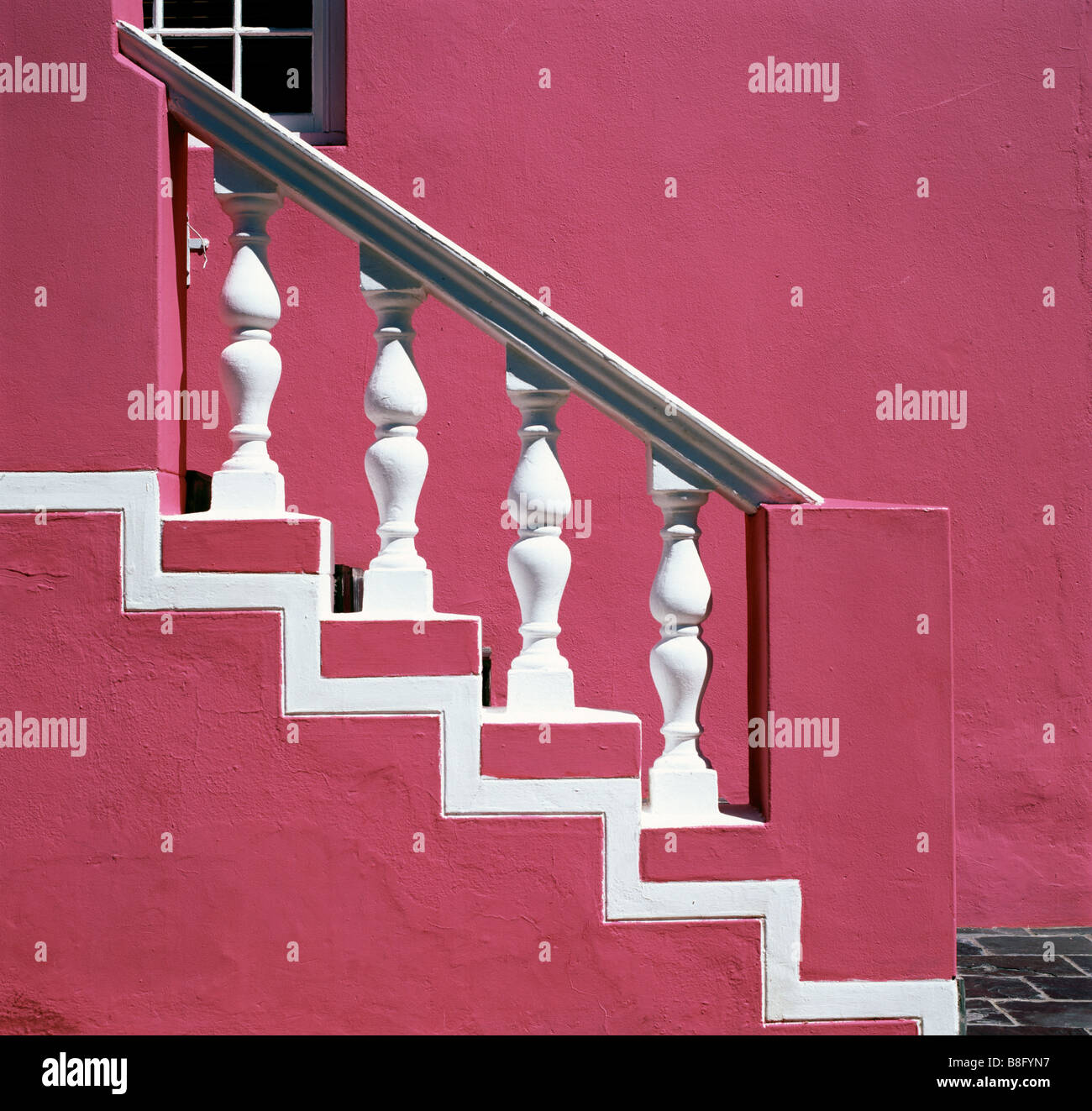 Bunte Gehäuse in Bo Kaap in Kapstadt in Südafrika in Afrika südlich der Sahara. Farbe Farbe Haus lebendige Häuser Architektur Gebäude bokaap Reisen Stockfoto