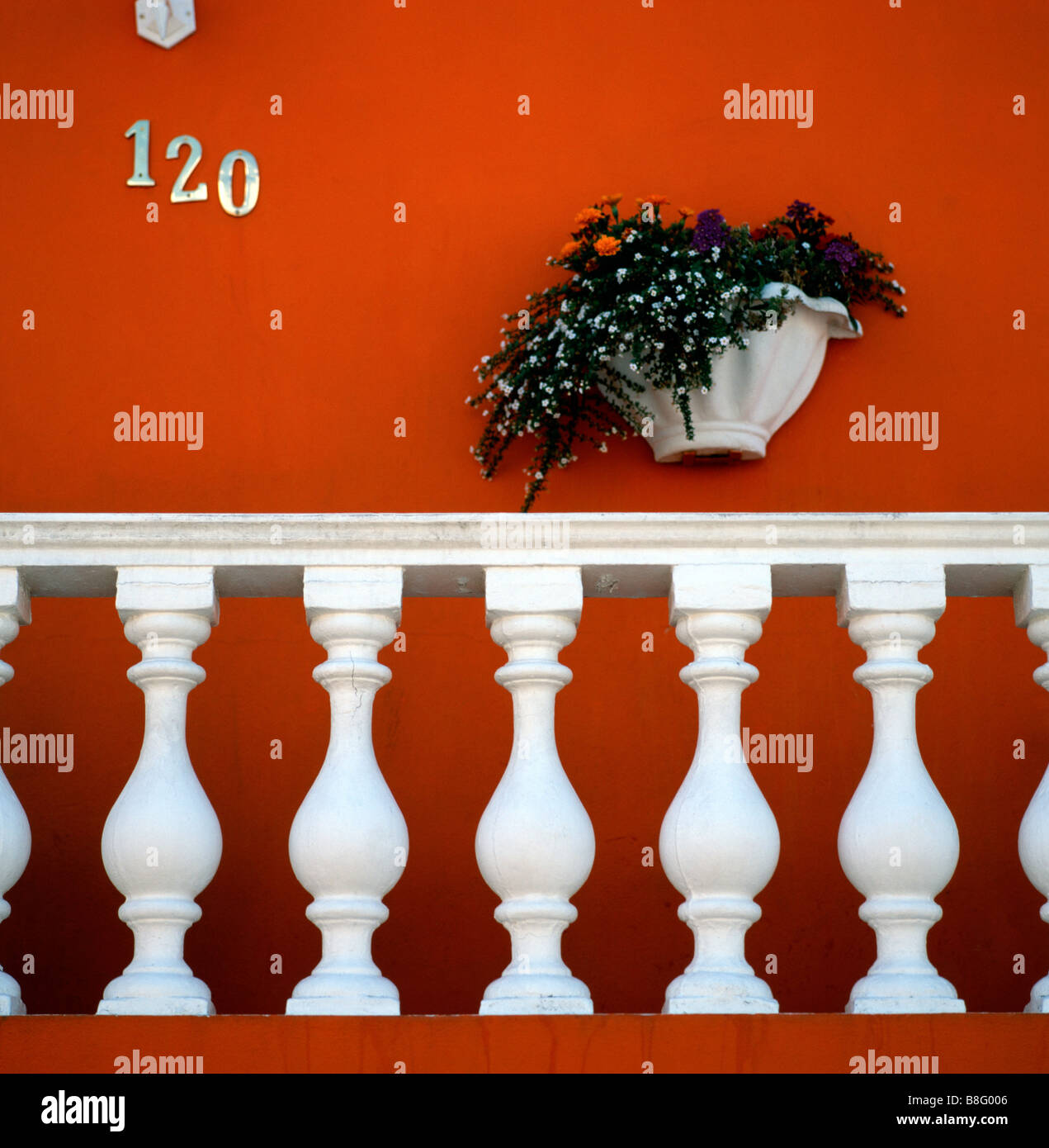 Bunte Gehäuse in Bo Kaap in Kapstadt in Südafrika in Afrika südlich der Sahara. Farbe Farbe Haus lebendige Häuser Architektur Gebäude Kunst bokaap Stockfoto