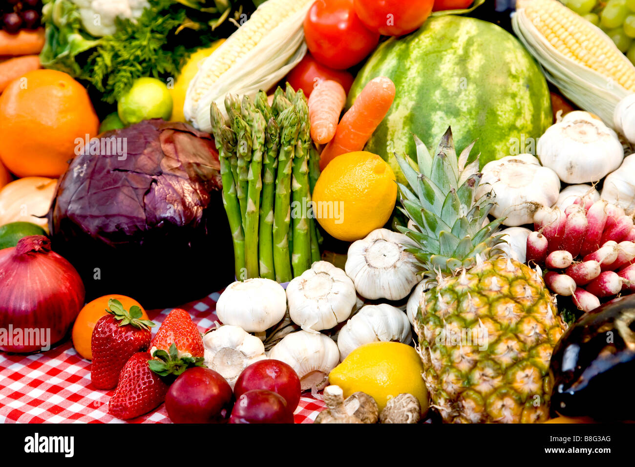 Haufen von Obst und Gemüse Stockfoto