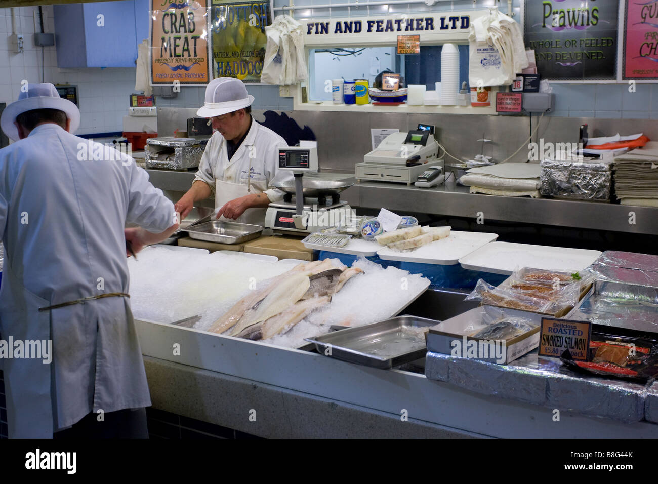 Fischhändler am Fisch Markt Beresford Street St Helier Jersey Kanalinseln Stockfoto