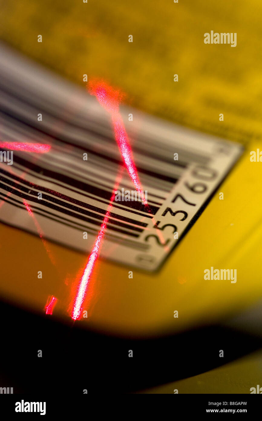 Laser-scanning-einen UPC-barcode Stockfoto