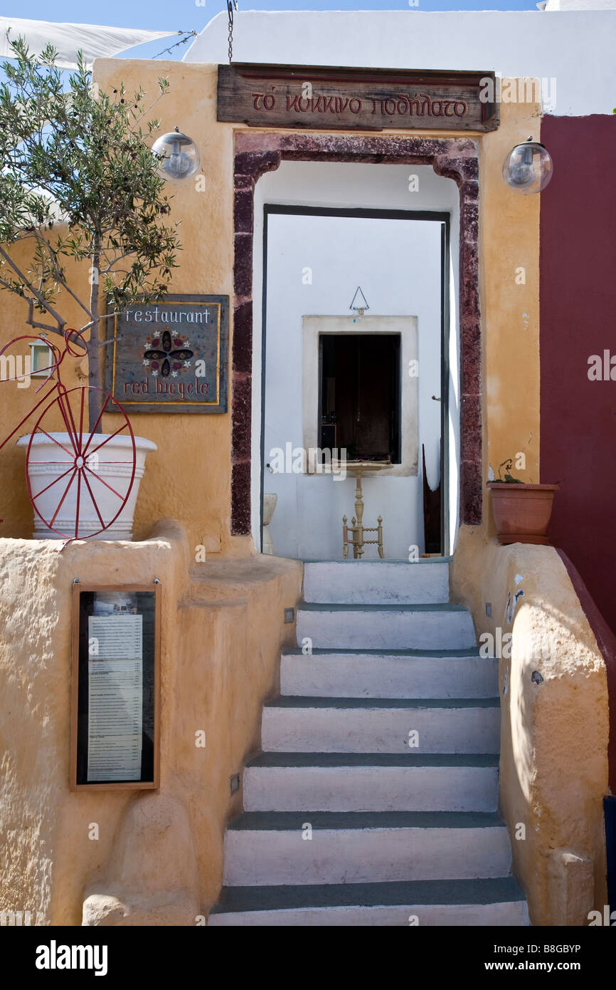 Roten Fahrrad Restaurant Oia Santorini Kykladen Griechenland Stockfoto